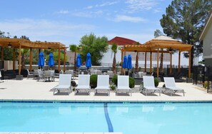 Pool - 4 Stylish Units! Outdoor Swimming Pool, Pets Are Welcome, Free Parking! (El Paso)