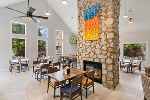 Dining - 4 Stylish Units! Outdoor Swimming Pool, Pets Are Welcome, Free Parking! (El Paso)