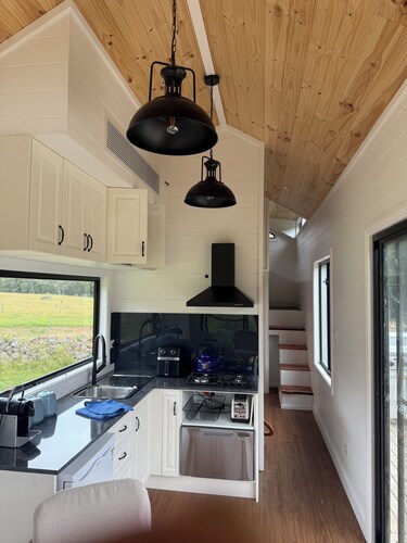Completely off grid new tiny home inrainforest and farming haven near Berry