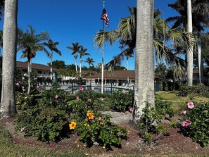 Property grounds - Trendy 2 Bedroom-1 Bath Condo in Aquarius of Marco Island Complex. (Marco Island)