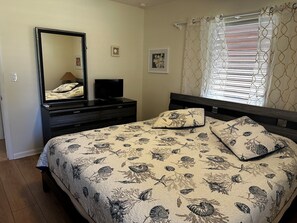 2 bedrooms, iron/ironing board, free WiFi, bed sheets - Trendy 2 Bedroom-1 Bath Condo in Aquarius of Marco Island Complex. (Marco Island)