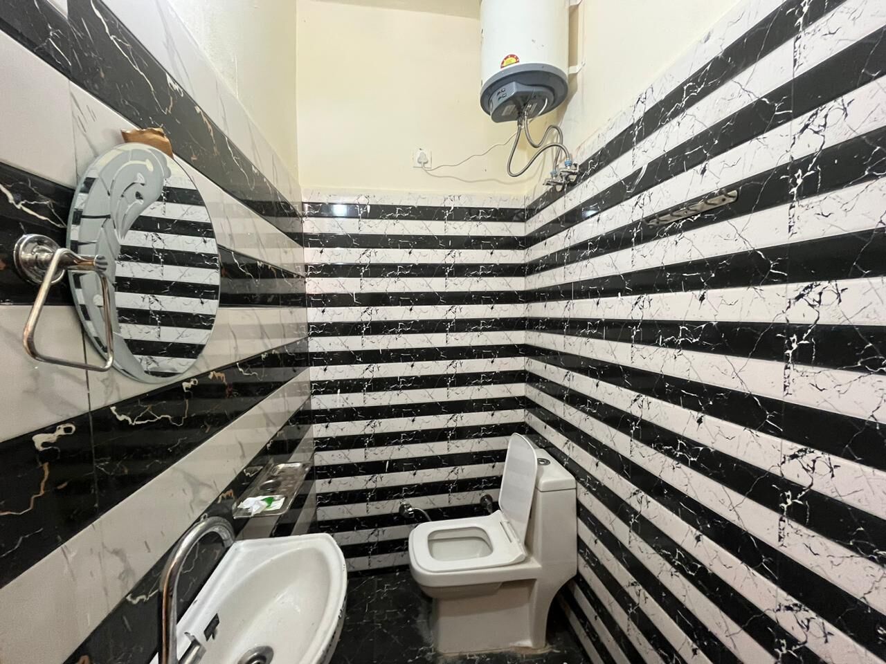 Double Room | Bathroom | Shower, slippers, towels, soap