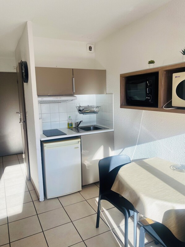 Private kitchen - New apartment (Lamalou-les-Bains)