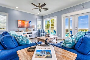Living area - Beach Front Home wiht Spectacular Views (Port Saint Joe)