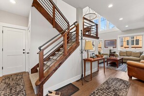 Interior - Our Bunkhouse- Pet friendly home w/AC near Lake, Golf course, and downtown McCall (McCall)