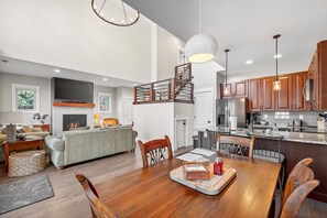 Dining - Our Bunkhouse- Pet friendly home w/AC near Lake, Golf course, and downtown McCall (McCall)