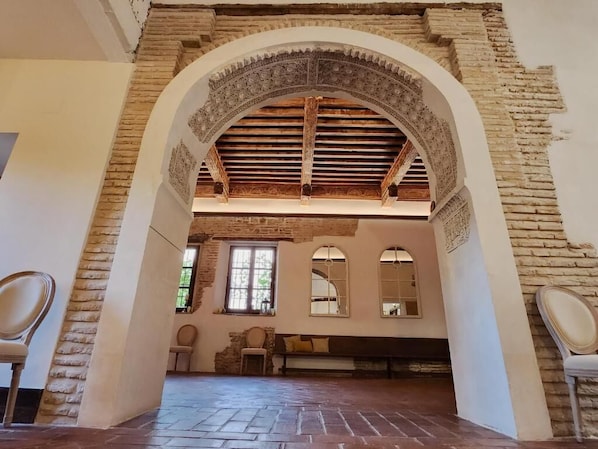 Coin salon dans le hall