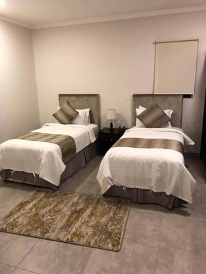 Apartment, 1 Queen-Bett | Zimmersafe, Verdunkelungsvorhänge, schallisolierte Zimmer