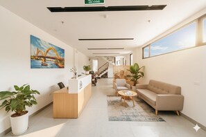 ฝ่ายต้อนรับ