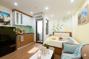 Deluxe Studio | Private kitchen | Full-size fridge, stovetop, cookware/dishes/utensils - Aurelia Aparthotel Hanoi (Hanoi)