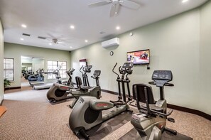 Fitness facility - Foothills 2-bedroom condo in welcoming Tucson with AC and fitness room (Tucson)