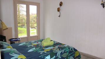 Ferros/tábuas de passar roupa, Wi-Fi de cortesia, roupa de cama