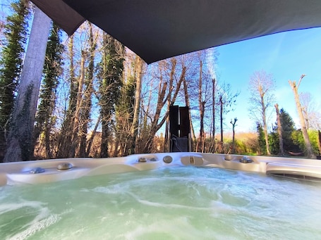 Outdoor spa tub. Quiet room with pool view, shared living room, kitchen and bathroom