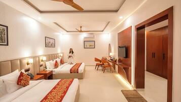 Family Studio Suite, Garden View | Desk, laptop workspace, free WiFi