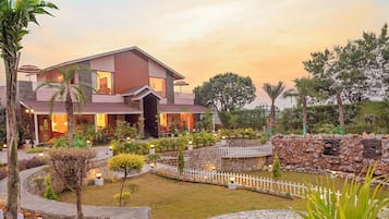 المنشأة من الخارج