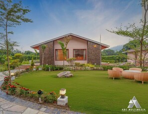 Vista frontal de la propiedad