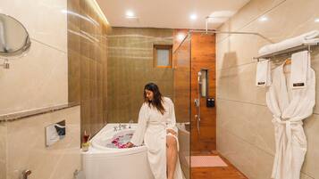 Premium Room, Pool View | Bathroom | Towels, soap, shampoo, toilet paper