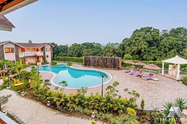 Vista frontal de la propiedad