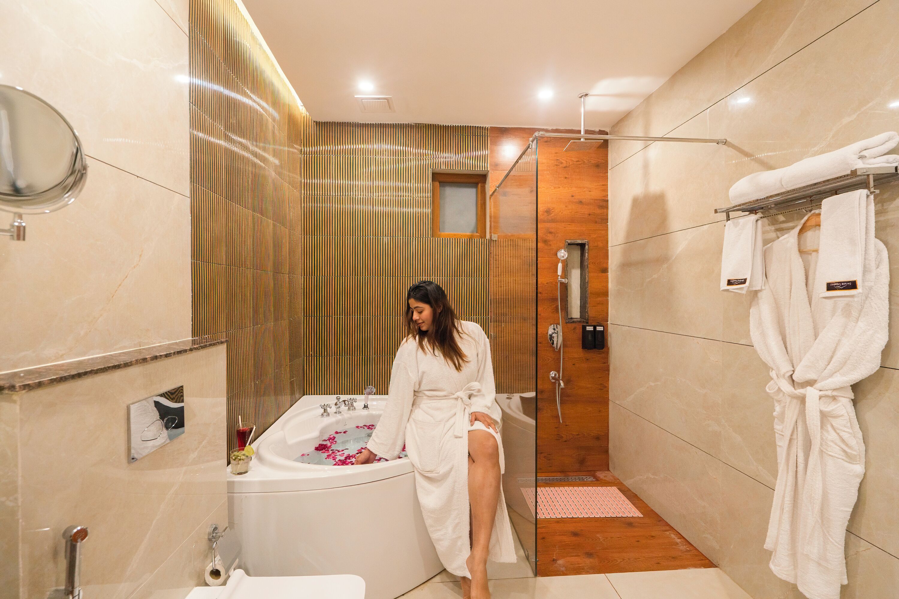 Presidential Room, Pool View | Bathroom | Towels, soap, shampoo, toilet paper