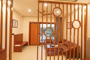 Desk, laptop workspace, free WiFi - The Corbett Sapphire (Kaladhungi)