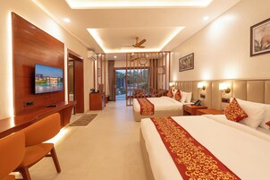 Family Studio Suite, Garden View | Desk, laptop workspace, WiFi (free)