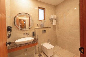 Pyyhkeet, saippua, sampoo, vessapaperi