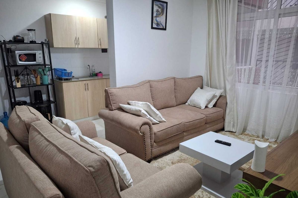 ดีลักซ์อพาร์ทเมนท์, ระเบียง, วิวเมือง | บริเวณนั่งเล่น