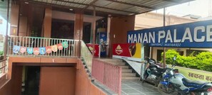 Exterior - Manan Palace (Mungaoli)