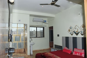 Deluxe Room | Rollaway beds, free WiFi, bed sheets - Manan Palace (Mungaoli)