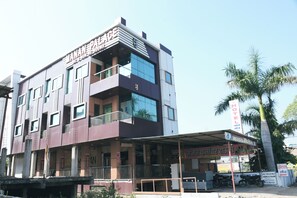 Exterior - Manan Palace (Mungaoli)