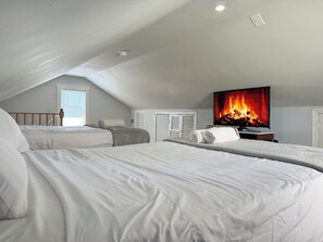 Desk, iron/ironing board, free WiFi, bed sheets - Best Home To Visit NYC-EWR Airport-Parking-Hot Tub (Hillside)