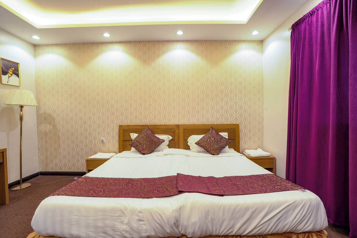 In-room safe, WiFi (free), bed sheets