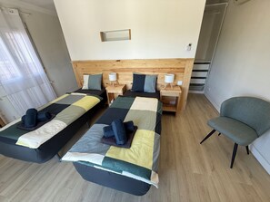 6 bedrooms, iron/ironing board, WiFi, bed sheets