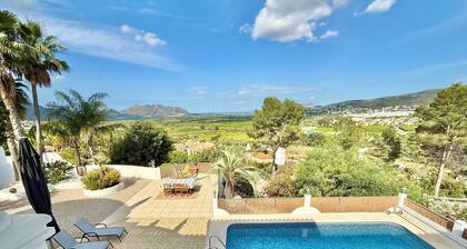 Fantastic villa with breathtaking sea views