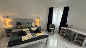6 habitaciones, tabla de planchar con plancha, wifi y ropa de cama 