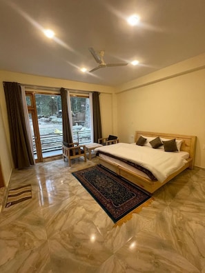 Luxury Room, Mountain View | Bed sheets - Hotel Kesri paradise (Kasol)