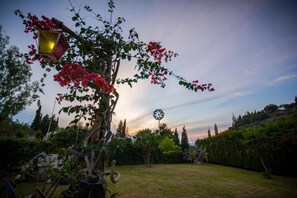 Căn hộ Cao cấp, sân hiên, quang cảnh núi | Quang cảnh sân vườn