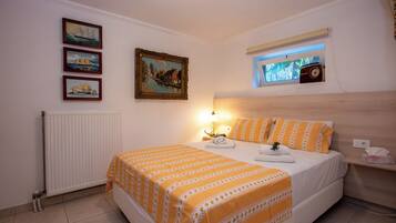 Luxury Apartment, Patio, Mountain View | Iron/ironing board, free WiFi