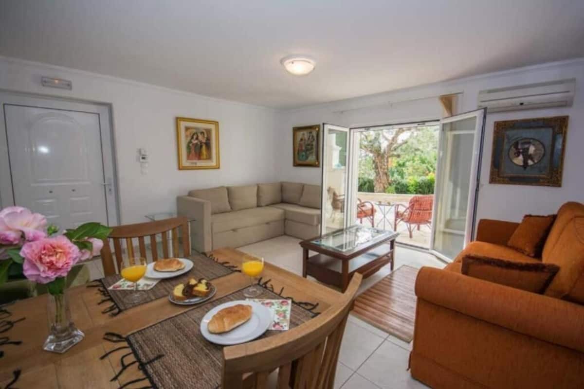 Luxury Apartment, Patio, Mountain View | Iron/ironing board, free WiFi