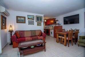 Luxury Apartment, Patio, Mountain View | Seterika/papan seterika, Wi-fi percuma 