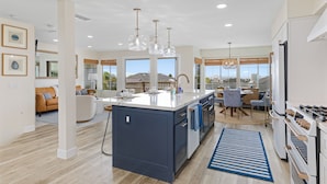 Coffee/tea maker, fridge, microwave, oven - Enchanting Ocean View Townhome | Walk to Beach, Dining & More (Encinitas)