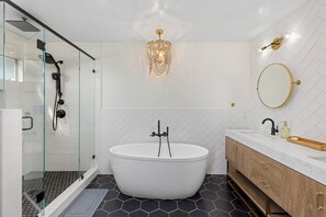 Shower, hair dryer, towels - Enchanting Ocean View Townhome | Walk to Beach, Dining & More (Encinitas)