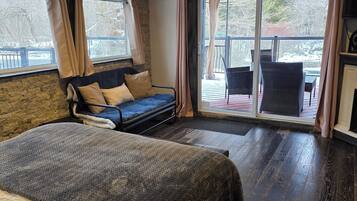 3 chambres, bureau, fer et planche à repasser, accès au Wi-Fi (inclus)