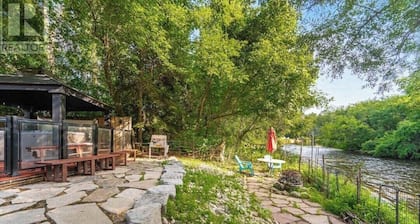 Credit River Cottage, A rustic 4-season sanctuary in Inglewood, Caledon.