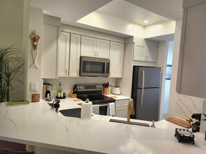 Fridge, microwave, oven, stovetop - Wiggins Lake & Preserve, West of 41, Close to Beaches, Newly Remodeled (Naples)