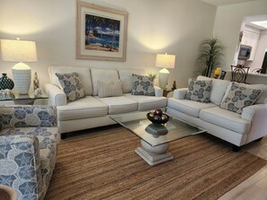 Smart TV, books, stereo - Wiggins Lake & Preserve, West of 41, Close to Beaches, Newly Remodeled (Naples)