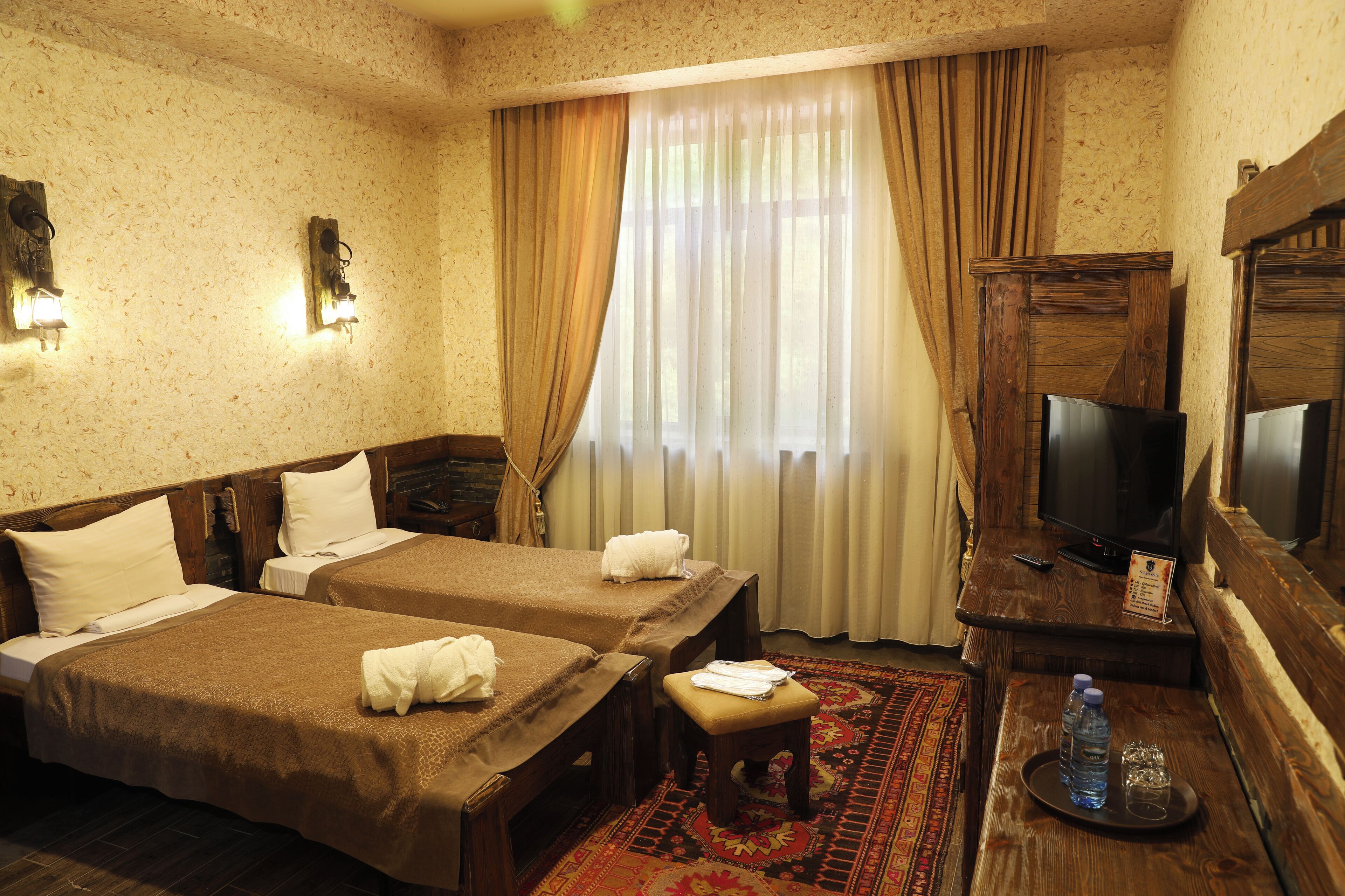 Kahden hengen standard-huone (kaksi sänkyä), vuoristonäköala | Työpöytä, ilmainen Wi-Fi