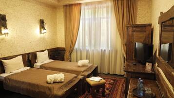 Standard Twin Room, Mountain View | Desk, free WiFi