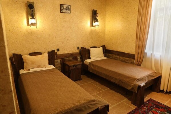 套房, 陽台, 花園景觀 | 書桌、免費無線上網