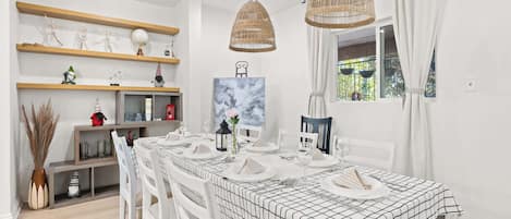 House | 5 bedrooms, Internet